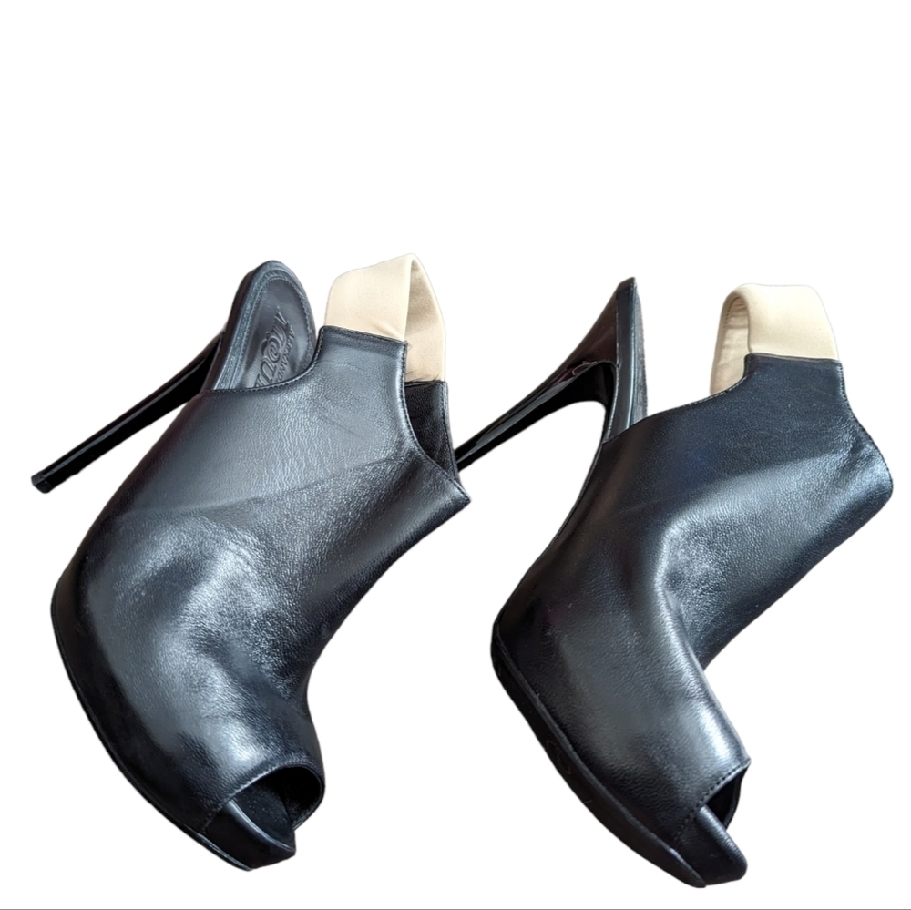 HP. ALEXANDER MCQUEEN Leather Peep Toe Slingback Heels